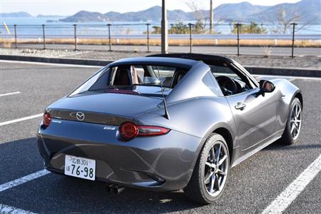 デザイン上の特徴はこのアングルから見るともっともわかりやすい。ロードスターＲＦ