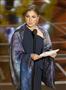 第８９回アカデミー賞の授賞式に代理で登壇し、アスガル・ファルハディ監督の声明を読むイラン系米国人のアニューシャ・アンサリさん＝２６日、米ハリウッド（ＡＰ＝共同）