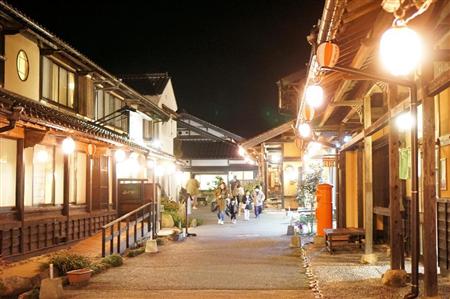 風情あふれる夜の神楽門前湯治村