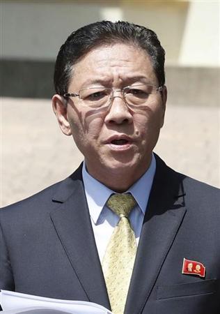 国外追放が決まった北朝鮮の姜哲駐マレーシア大使＝４日夜、クアラルンプール（共同）