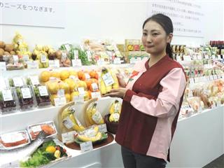 セブン＆アイ・ホールディングスは１０周年を迎えるプライベートブランド「セブンプレミアム」を生鮮食品でも展開する＝９日、東京都千代田