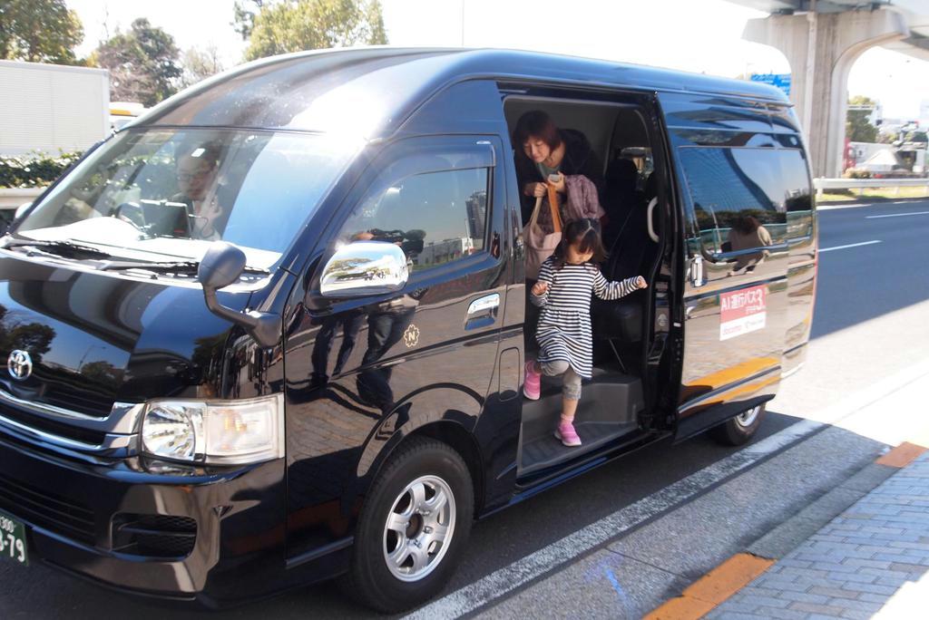 ＮＴＴドコモはＡＩを活用したバスの運行を目指す＝９日、東京都江東区