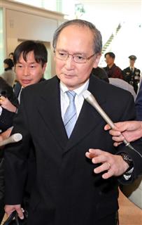 長嶺安政駐韓大使=2月9日午後、東京・羽田空港(桐原正道撮影) 長嶺安政駐韓大使=2月9日午後、東京・羽田空港(桐原正道撮影)
