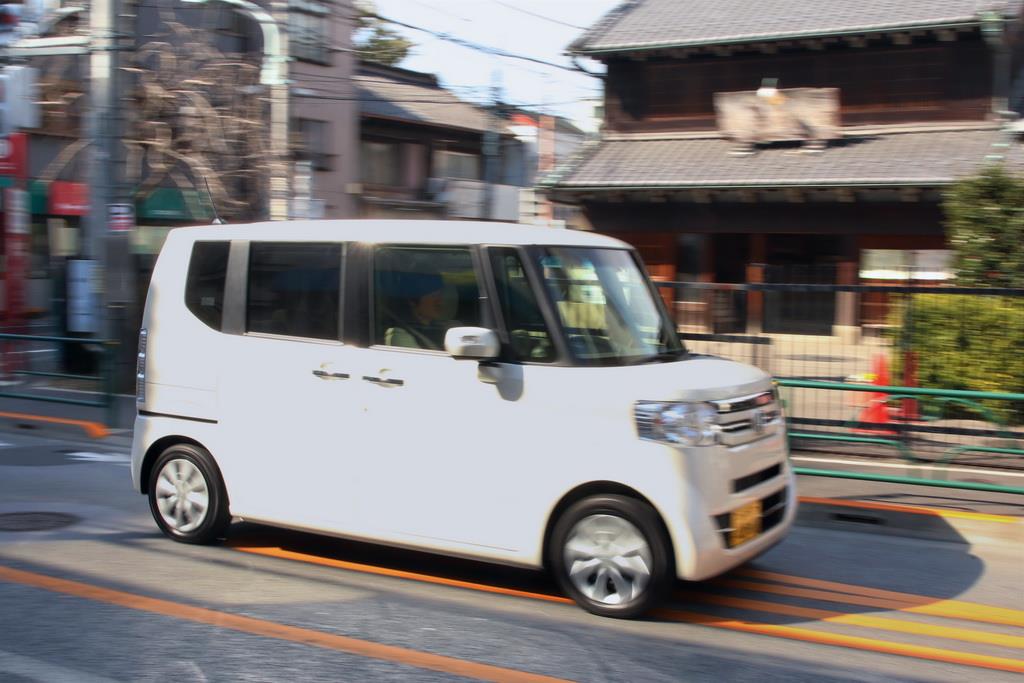谷根千エリアを走るホンダ「Ｎ－ＢＯＸ」