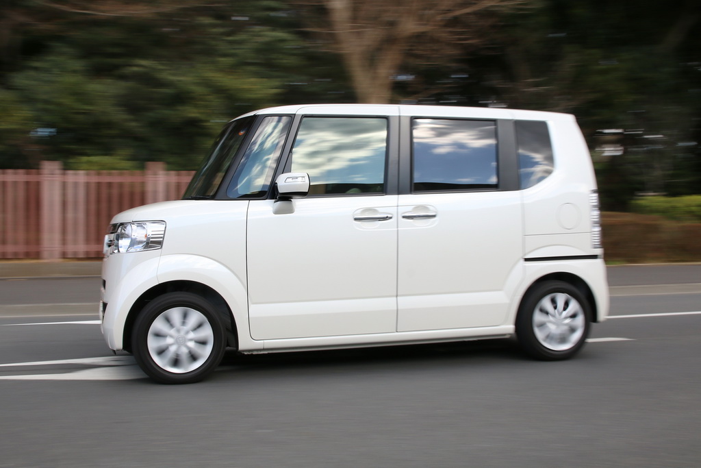 ノッポだけど、走りはずっしりと安定しています