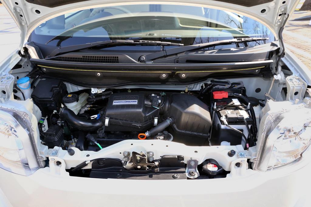 ホンダ「Ｎ－ＢＯＸ」のエンジンルーム
