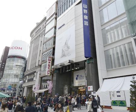 公示地価が全国最高額の「山野楽器銀座本店」（右から２棟目）＝東京都中央区