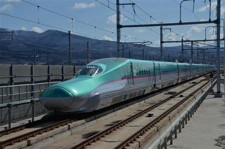 北海道新幹線＝２０１６年３月２６日、北海道北斗市（三尾郁恵撮影）