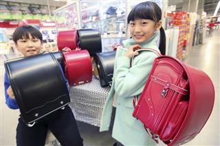 日本製のランドセルを取り扱う店舗＝ソウル（聯合＝共同）