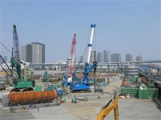 住友不動産が湾岸地区で開発を進める「東京ベイトリプルタワープロジェクト」の現場=東京都江東区 住友不動産が湾岸地区で開発を進める「東京ベイトリプルタワープロジェクト」の現場=東京都江東区