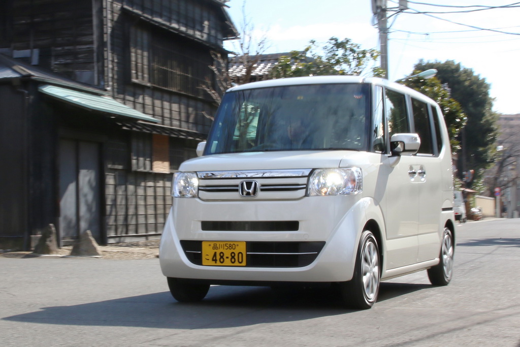 一昔前の街並みが残る谷根千エリアとホンダ「Ｎ－ＢＯＸ」