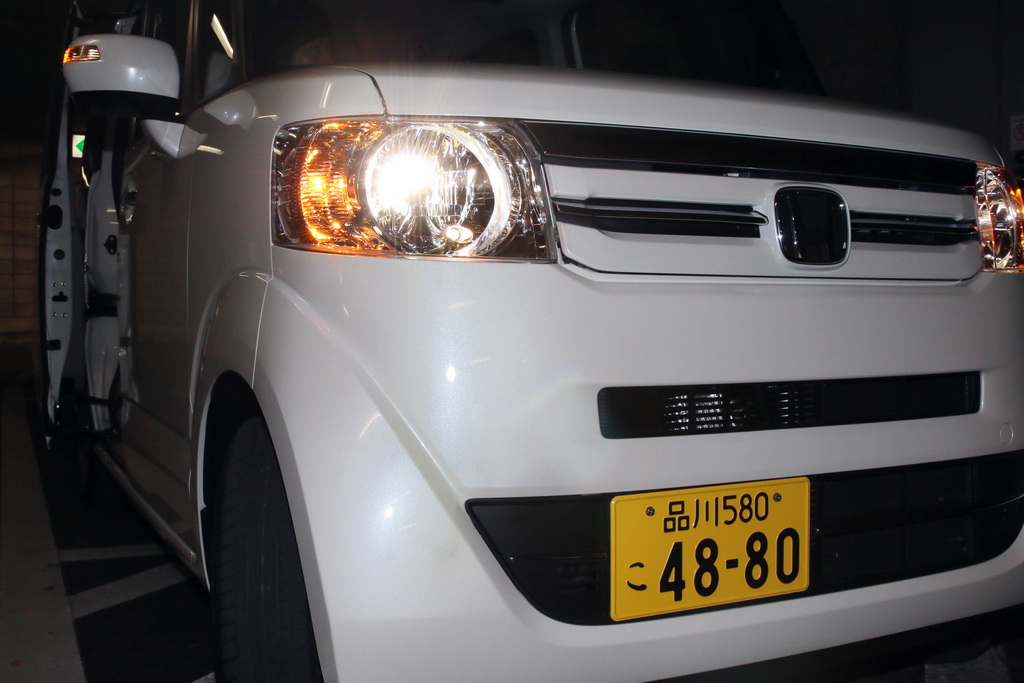 ヘッドランプとハザードを点灯させる