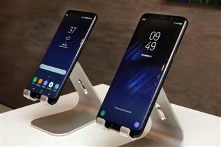 アンドロイドを搭載したサムスン電子の最新スマートフォン「ＧａｌａｘｙＳ８」（ＡＰ）
