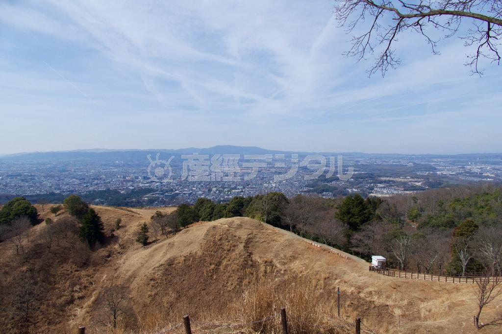 若草山・山頂からの奈良市街地の眺め。ダイハツ・トール