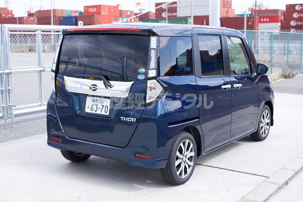 がっつり四角い。室内の広さに期待が高まる。ダイハツ・トール