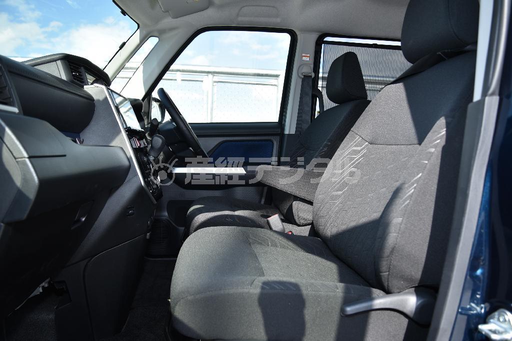 足元と頭上の余裕もたっぷり。ダイハツ・トール