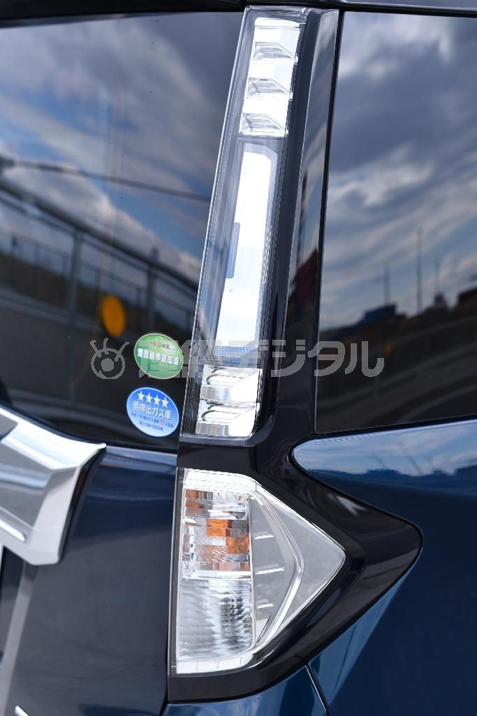 ＬＥＤを使った縦型のリアコンビランプ。ダイハツ・トール