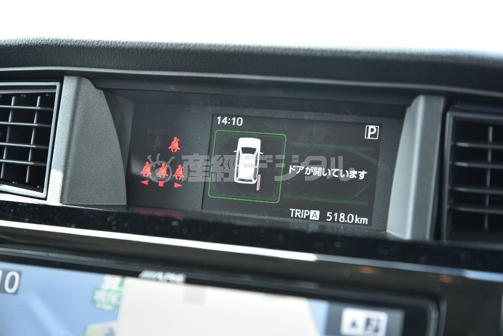 インパネ最上部のサブディスプレイ、車両状態や、瞬間・累計燃費など様々な表示モードを備える。ダイハツ・トール