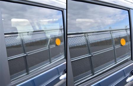 外から見た様子。左はサンシェードなし、右はサンシェードあり。ダイハツ・トール