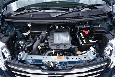 ターボ付きの３気筒１リッターエンジン。低速から加速がよく、街中から高速巡航、坂道までどんな場面でも不足を感じない。ダイハツ・トール