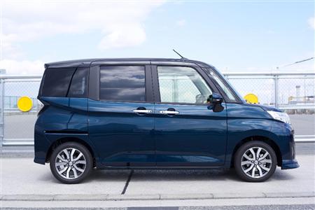 真横からだと写真ではもはや軽にしか見えない。実物を目の前にすればわかりますけどね。ダイハツ・トール