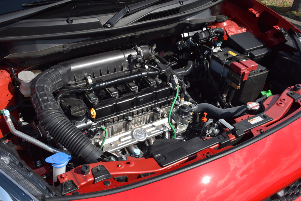 「ハイブリッドＲＳ」は１．２Ｌ直４エンジンを搭載している