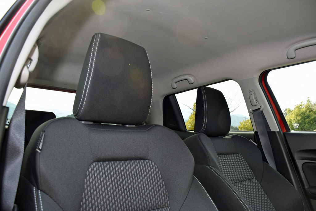 スポーツシートは肩周りのサポートもバッチリ