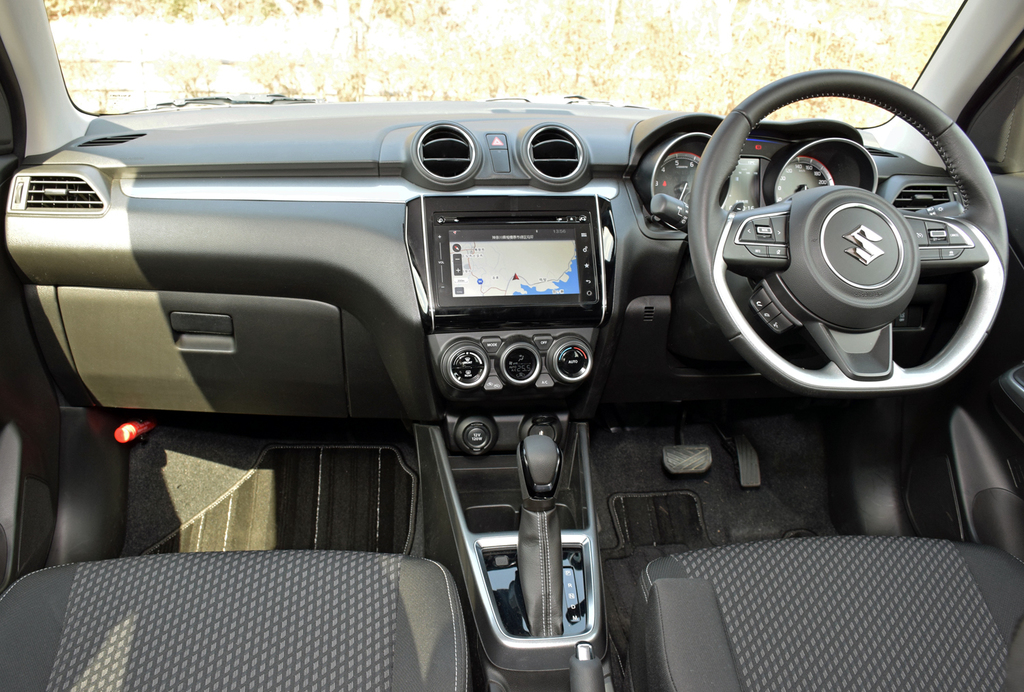 インパネやコンソールはきれいにまとめられている