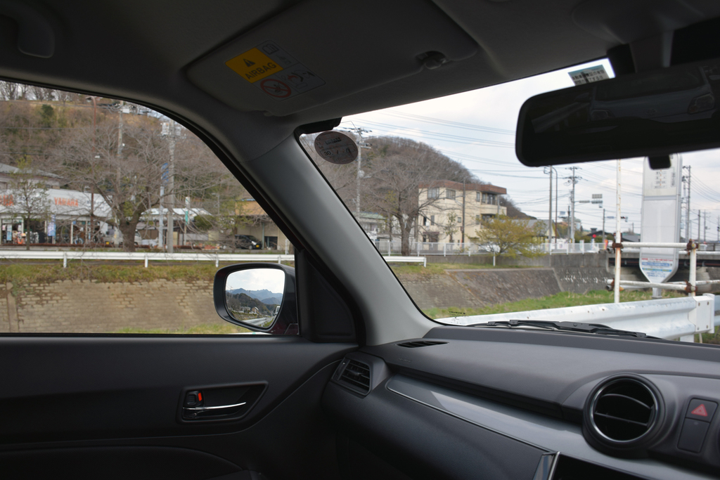 運転席から助手席側を見た状態