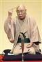 ２０１２年６月、演目「中沢家の人々」を披露する三遊亭円歌さん＝東京・内幸町