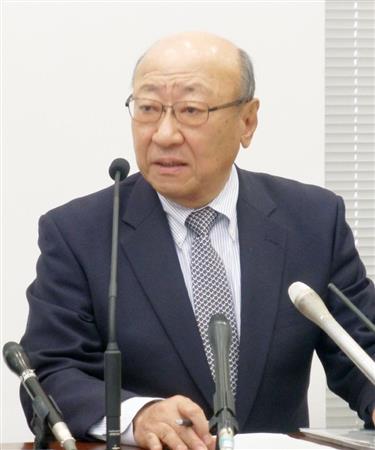 記者会見する任天堂の君島達己社長＝２７日午後、大阪市