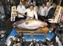 ７４２０万円で競り落とされたクロマグロ＝１月５日、東京・築地