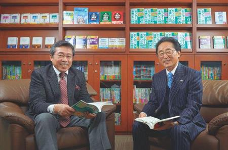 ナガセ 社長永瀬昭幸（ながぜ・あきゆき）1948年、鹿児島県生まれ。東京大学経済学部在学中に学習塾を開校。74年野村證券入社。同社退社後、76年にナガセ設立。85年「東進ハイスクール」を創設。88年株式を店頭公開。生徒数約30万人を擁する日本最大規模の民間教育機関を率いる。