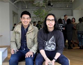 ＡＢＣコーヒー創業者の大塚ケビンＣＥＯ（左）とアルヴィン・チャン氏＝東京・自由が丘