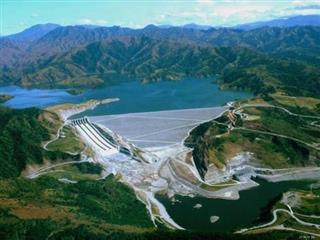 丸紅が関西電力と共同で運営に参加するフィリピンのサンロケ水力発電所＝ルソン島中部（丸紅提供）