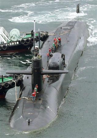 韓国・釜山に入港する米海軍の巡航ミサイル原潜ミシガン＝４月２５日（聯合＝共同）