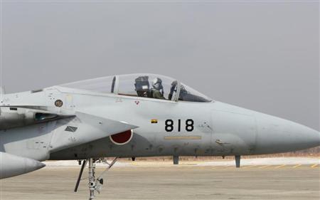 領空侵犯を防ぐためのスクランブル訓練行う航空自衛隊＝４月１４日、北海道・航空自衛隊千歳基地（杉浦美香撮影）