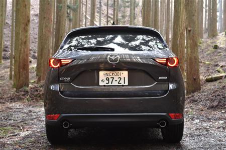 マフラーは左右２本出し。マツダ・ＣＸ－５