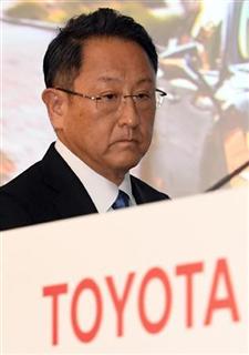 会見に臨むトヨタ自動車の豊田章男社長=10日、東京都文京区(佐藤徳昭撮影) 会見に臨むトヨタ自動車の豊田章男社長=10日、東京都文京区(佐藤徳昭撮影)