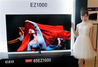 パナソニックが発売する有機ELテレビの主力モデル=10日、大阪市 パナソニックが発売する有機ELテレビの主力モデル=10日、大阪市