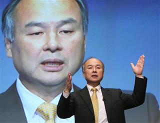 決算説明会で質問に答えるソフトバンクグループの孫正義社長＝１０日、東京都中央区（菊本和人撮影）