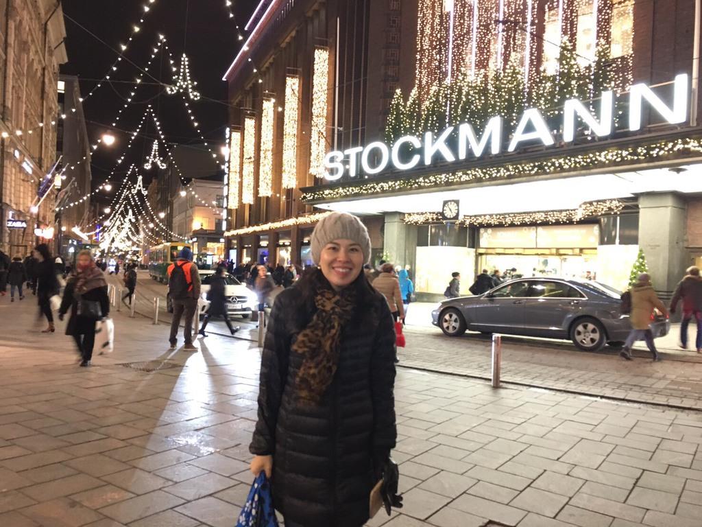 ヘルシンキのクリスマスライトアップと辻本さん