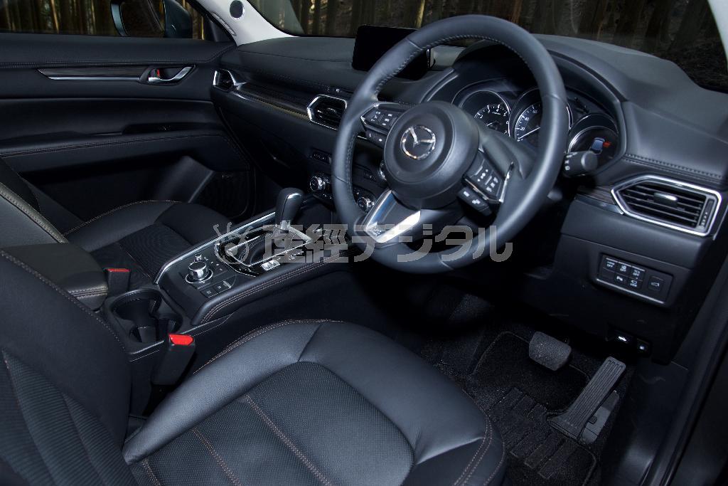一目でわかる高い質感。試乗車は本革仕様だからなおさら。マツダ・ＣＸ－５