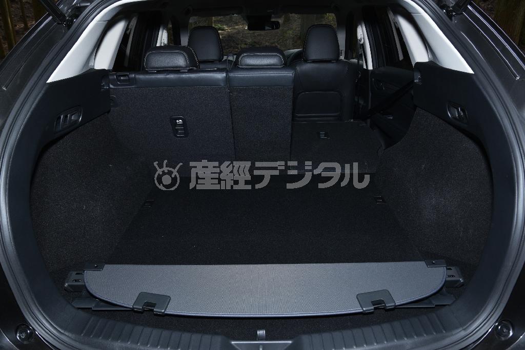 左右６：４で分割可倒。マツダ・ＣＸ－５
