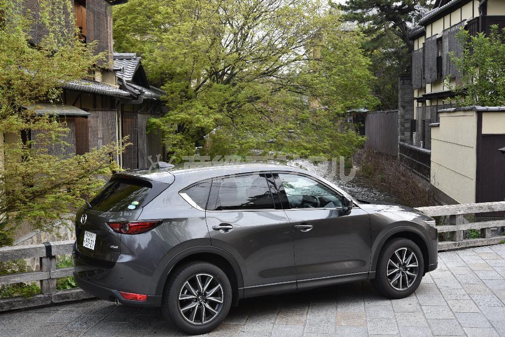 京都・祇園にてマツダ・ＣＸ－５