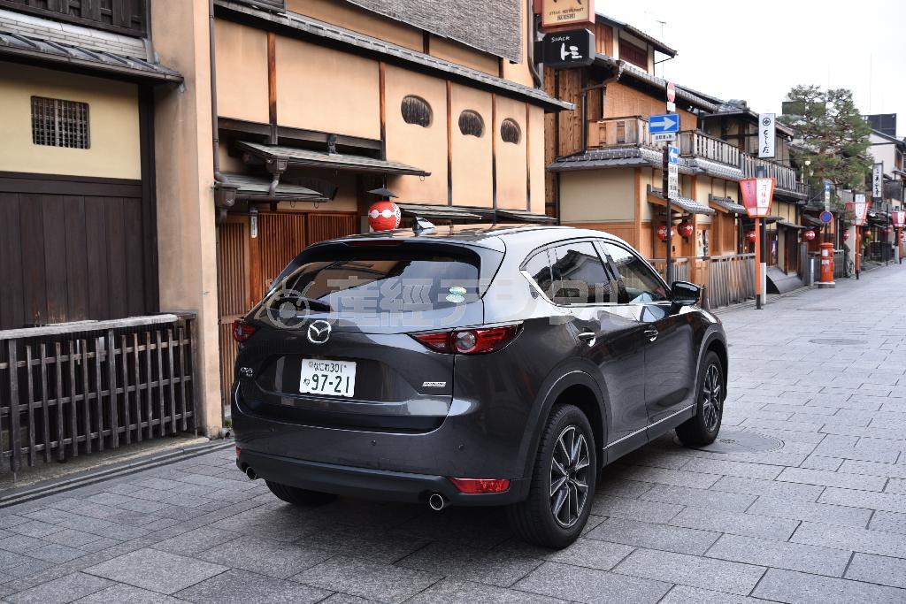 京都・祇園にて。マツダ・ＣＸ－５