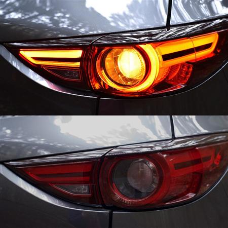 リアコンビランプはヘッドライトと共通の意匠。点灯時（上）と消灯時（下）マツダ・ＣＸ－５