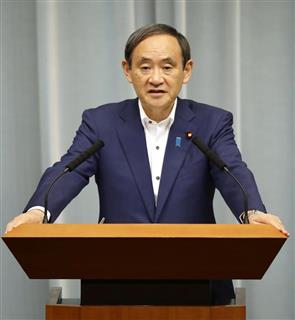 北朝鮮の弾道ミサイル発射を受け、記者会見する菅官房長官＝１４日午前６時３４分、首相官邸