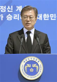 韓国の文在寅大統領＝１８日、韓国・光州（共同）