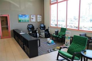 ファイテンの技術を取り入れたラウンジ。同社とのコラボレーションで健康志向の店舗を実現